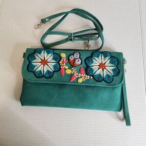 Peruvian green leather purse with hand embroidered flowers